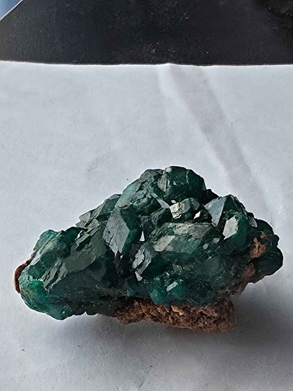 Dioptase brute sur matrice-Vert &eacute;meraude intense-38g 