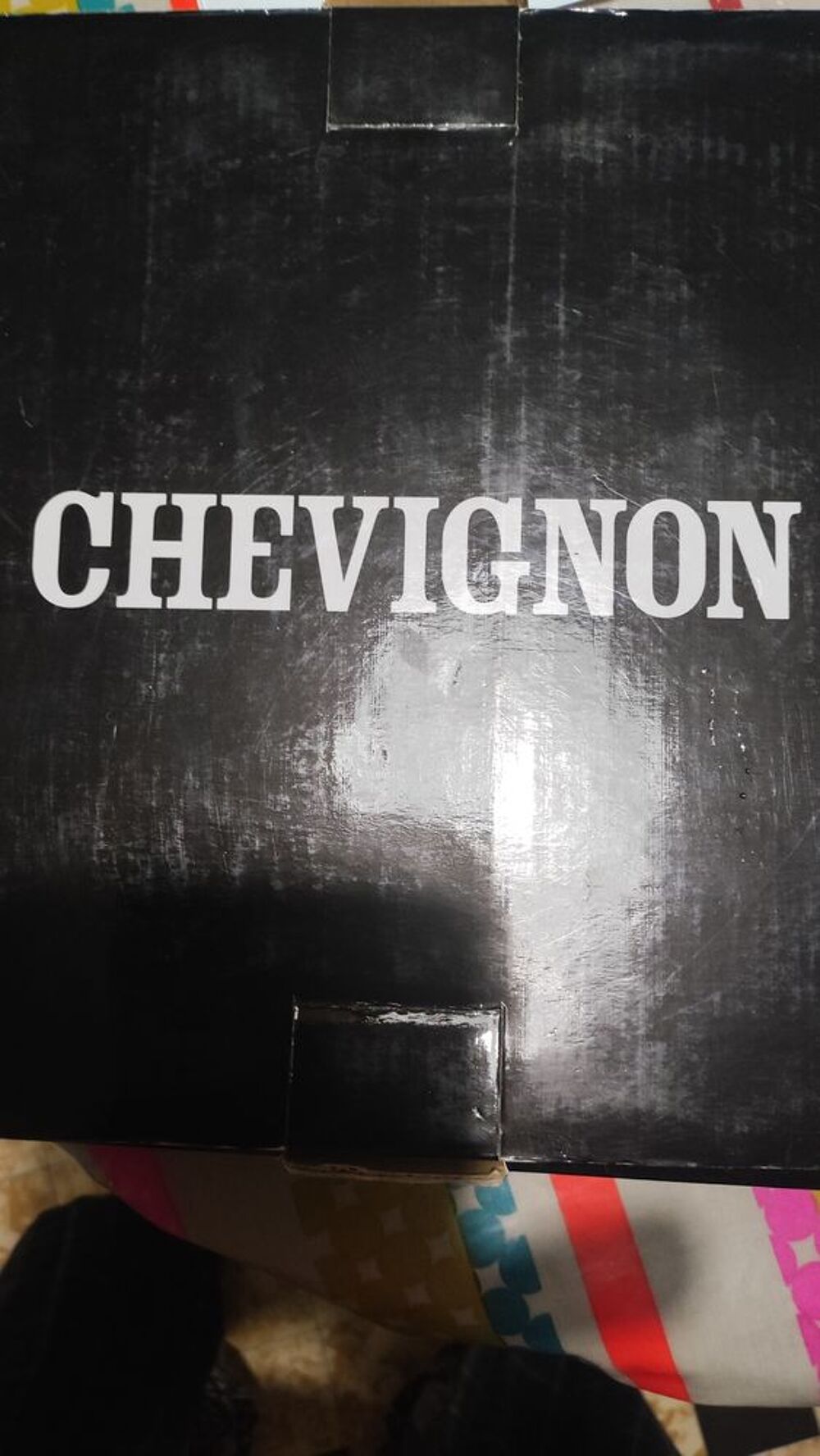 Pendule vintage Chevignon . Neuve. Pile sera fournie. Décoration