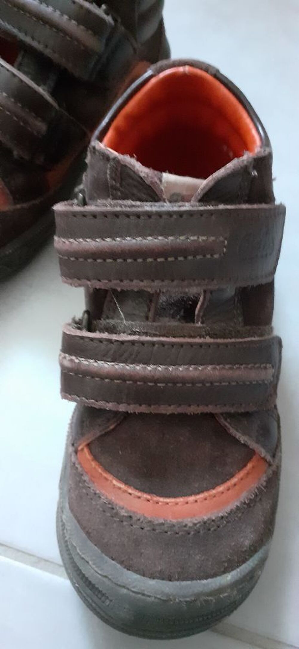 Chaussures montantes cuir pointure 26 en bon &eacute;tat et propres Chaussures enfants
