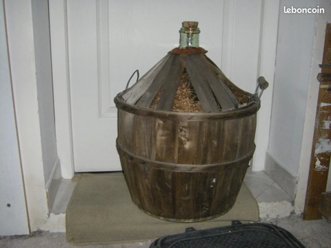 DEUX BONBONNES EN VERRE 
30 Aubagne (13)