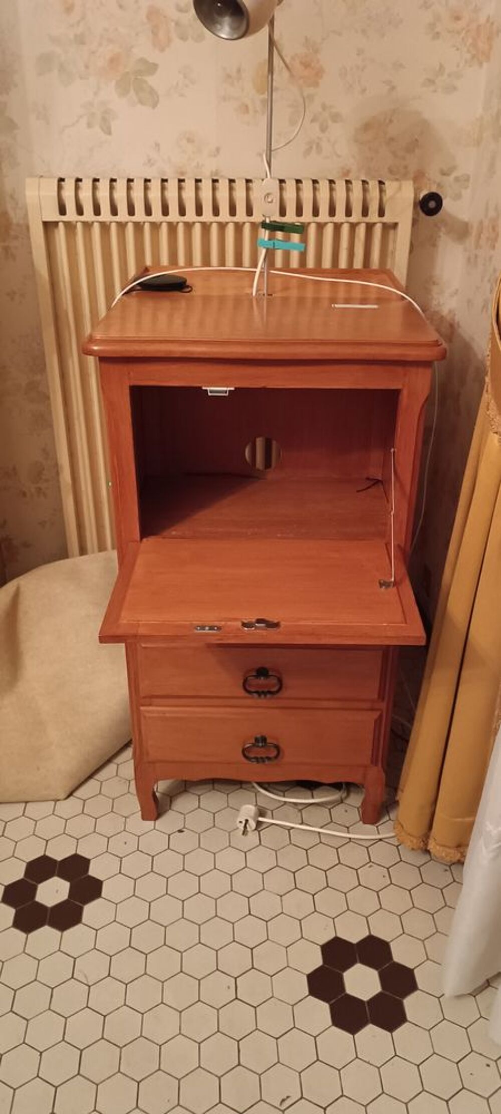 Meuble de t&eacute;l&eacute;phone avec 2 &eacute;tag&egrave;res et tiroirs+ lampe Meubles
