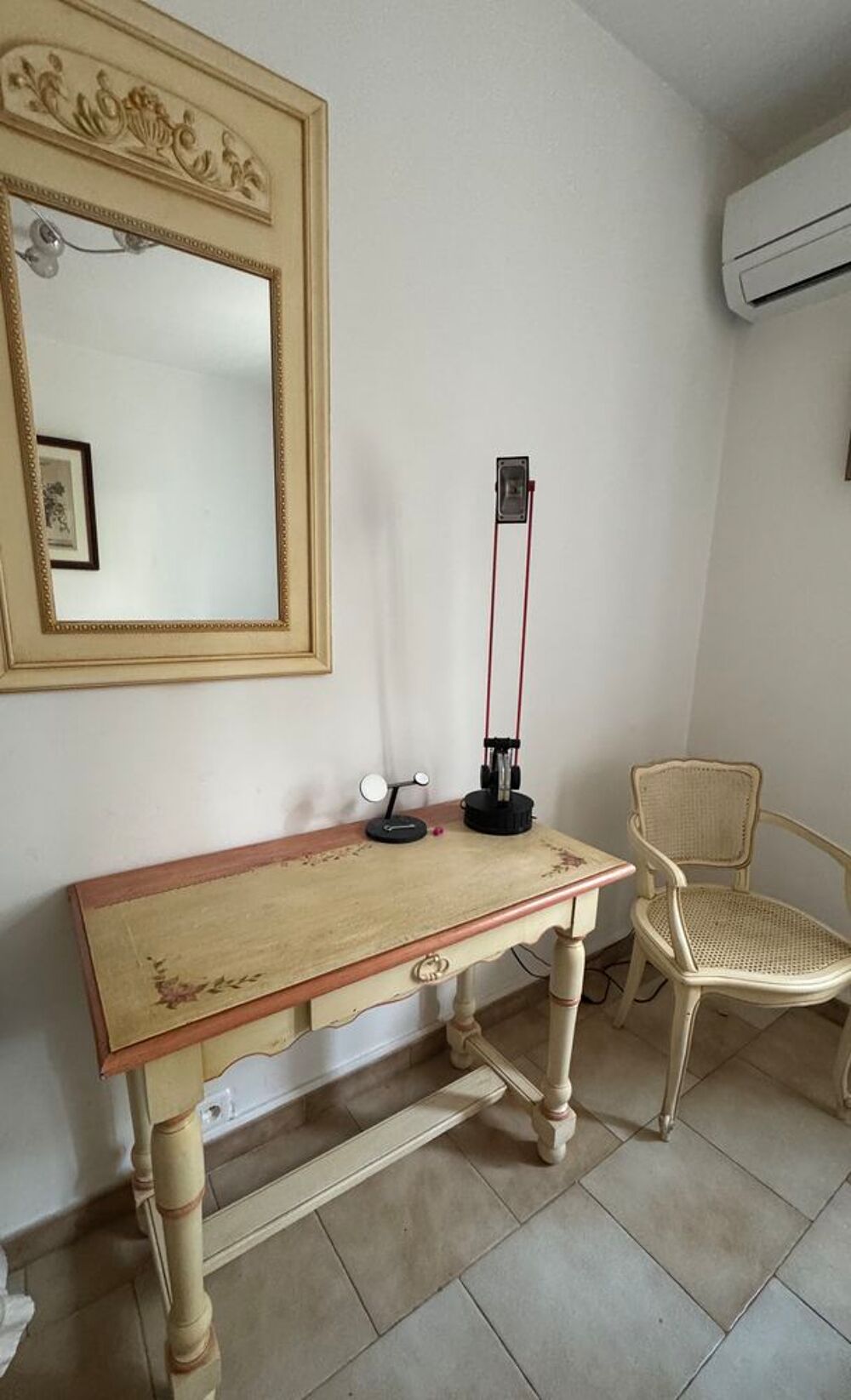 SECRETAIRE AVEC SON MIROIR ET FAUTEIL CANNE Meubles
