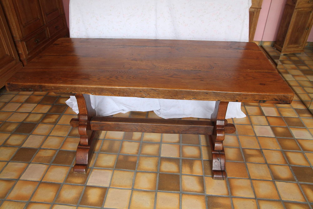 table monast&egrave;re Meubles