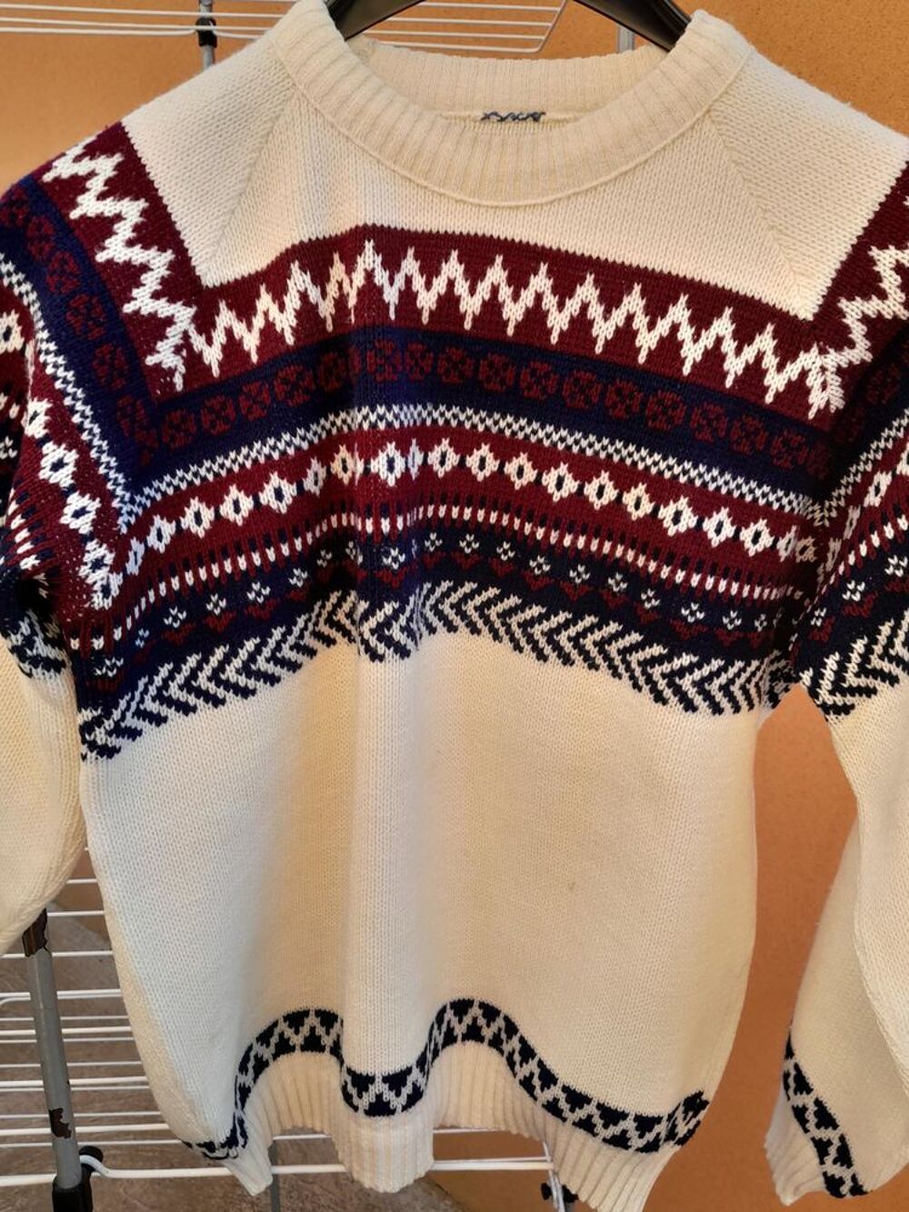 Pull-over homme manches longues. Vêtements