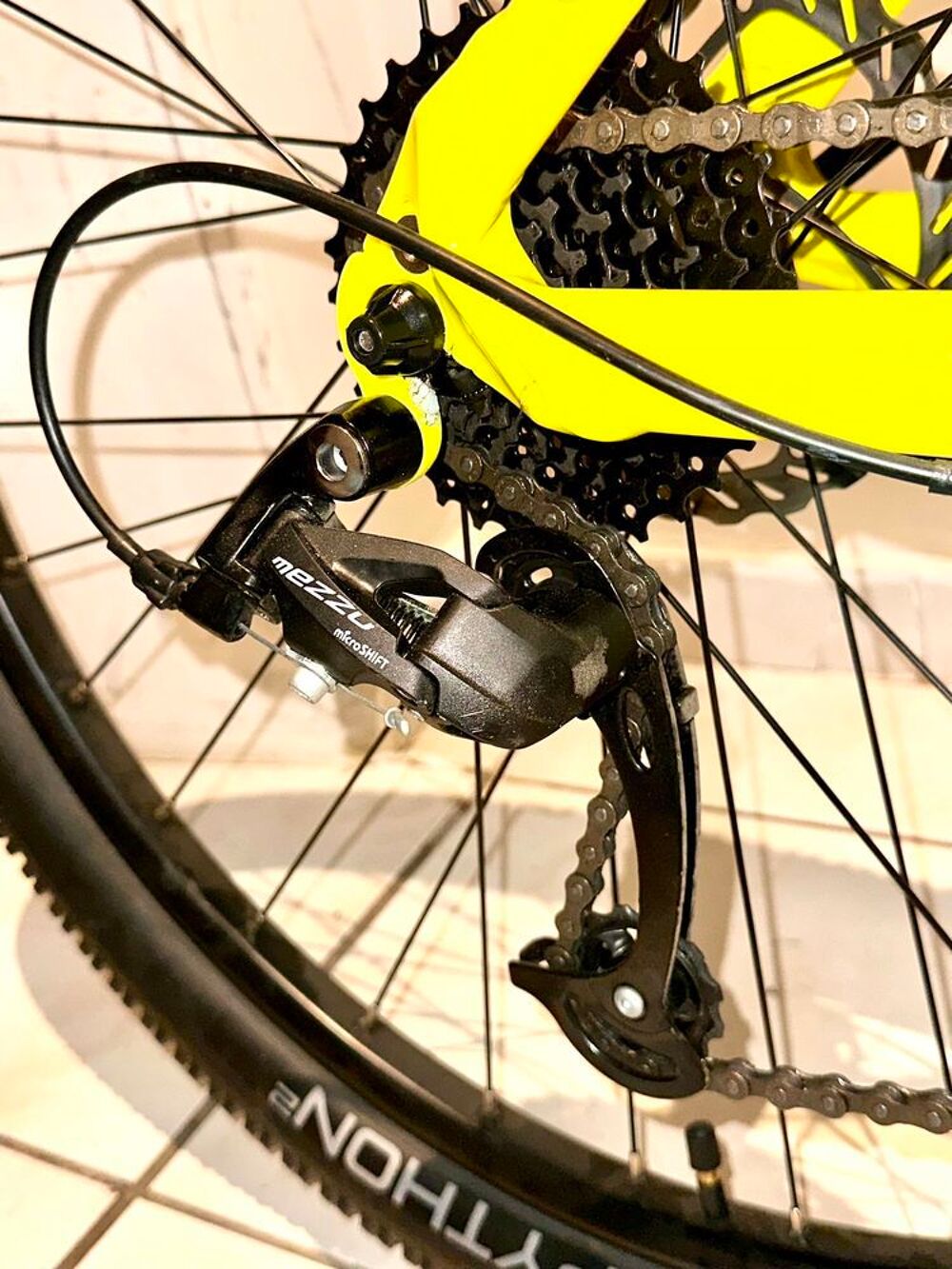 VTT Nakamura Summit700 jaune fluo XL €" excellent &eacute;tat, tr&egrave;s peu roul&eacute; Vélos