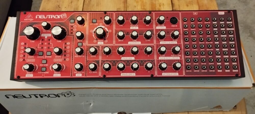 Synth&eacute; Semi-Modulaire Behringer Neutron Instruments de musique