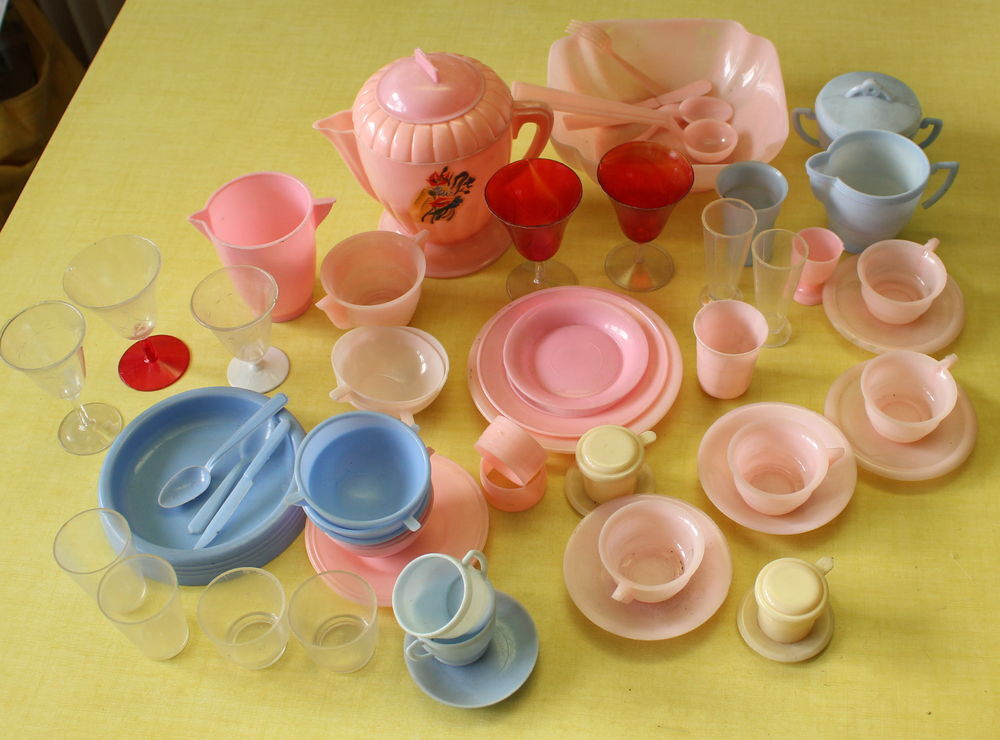 Dinette ancienne cellulo&iuml;d Jeux / jouets