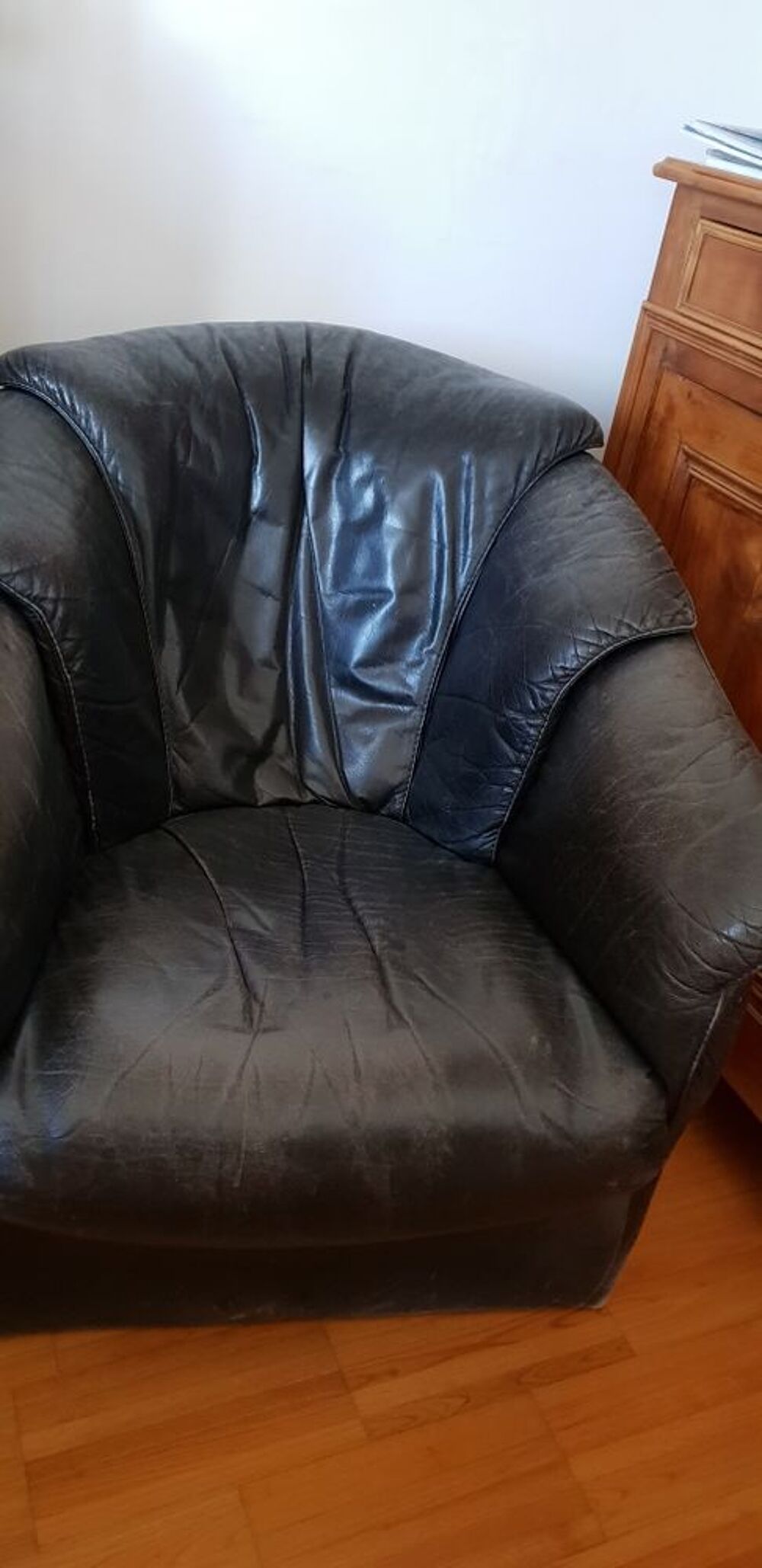 Fauteuil en cuir &agrave; r&eacute;nover Meubles