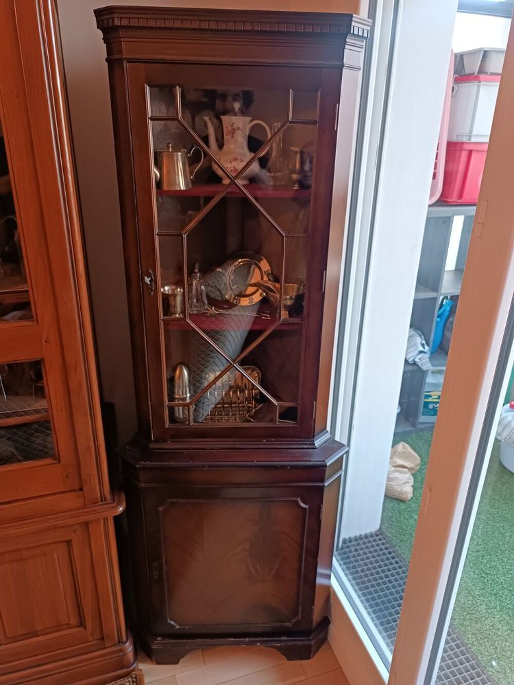Vitrine Encoignure Anglaise en Acajou Meubles