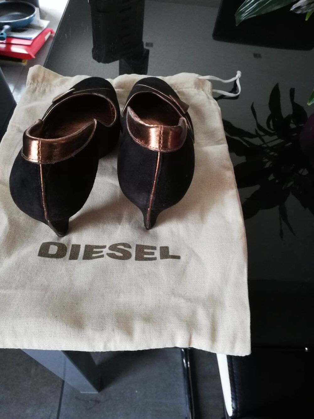 Escarpins neufs point. 36
DIESEL
Chaussures