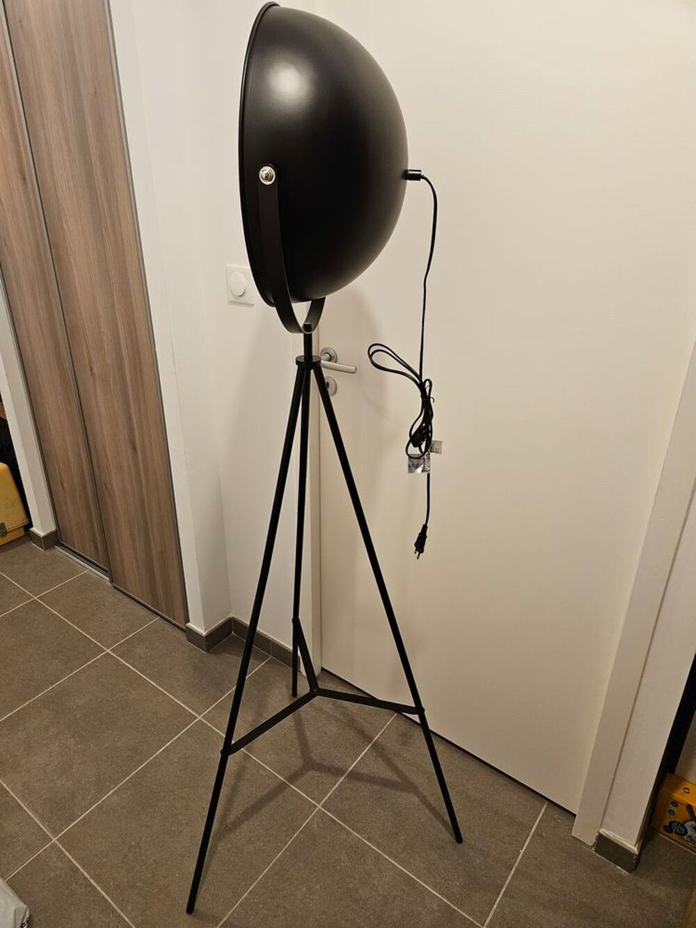 BEAU LAMPADAIRE MODERNE NOIR NEUF. Décoration