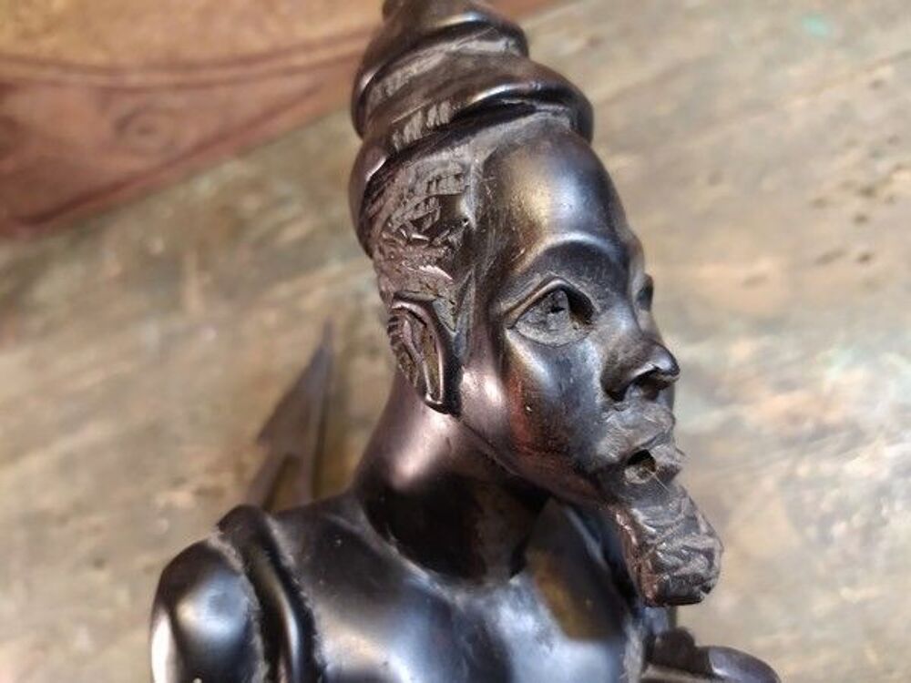 Ancienne Sculpture Guerrier Africain ou Malgache Dcoration