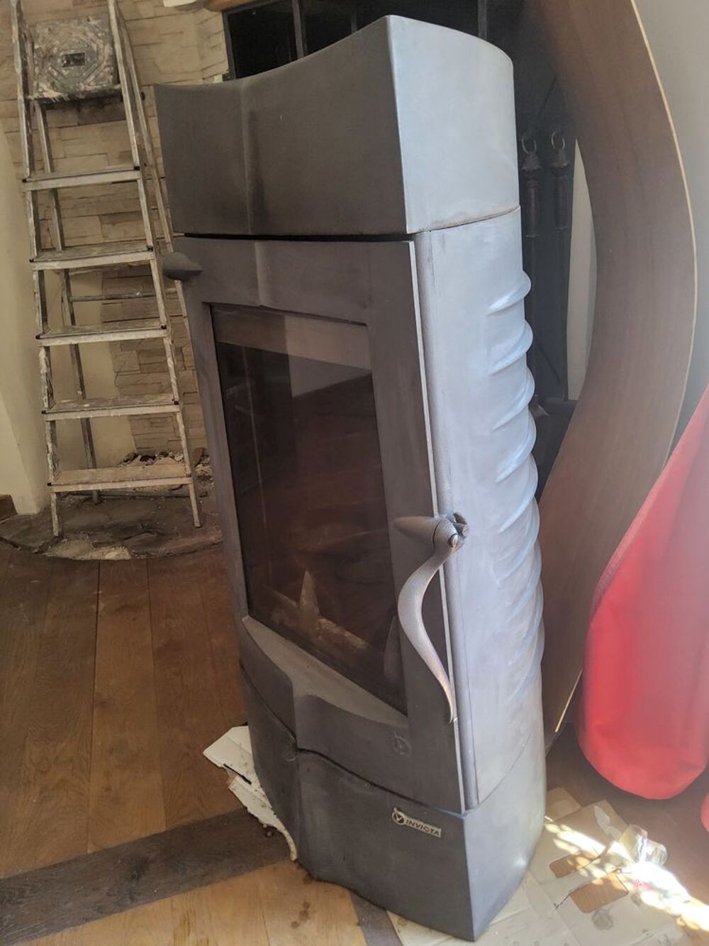Po&ecirc;le &agrave; bois Bricolage