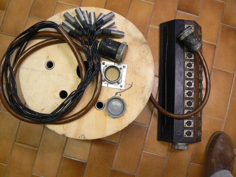 2 Multi cables 12 pairs 
Instruments de musique
