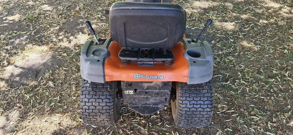 Autoport&eacute;e HUSQVARNA mod&egrave;le LT151 ann&eacute;e 2008
Jardin