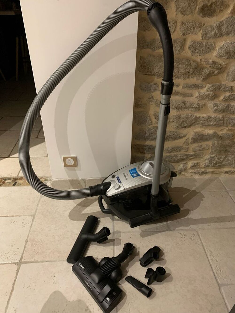 Aspirateur sans sac BOSCH Electroménager