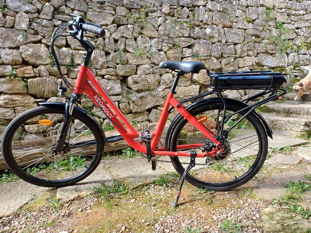 V&eacute;lo rouge NEOMOUV Vélos