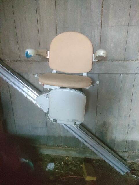 Montes-escaliers �lectrique avec si�ge beige 350 Gallardon (28)