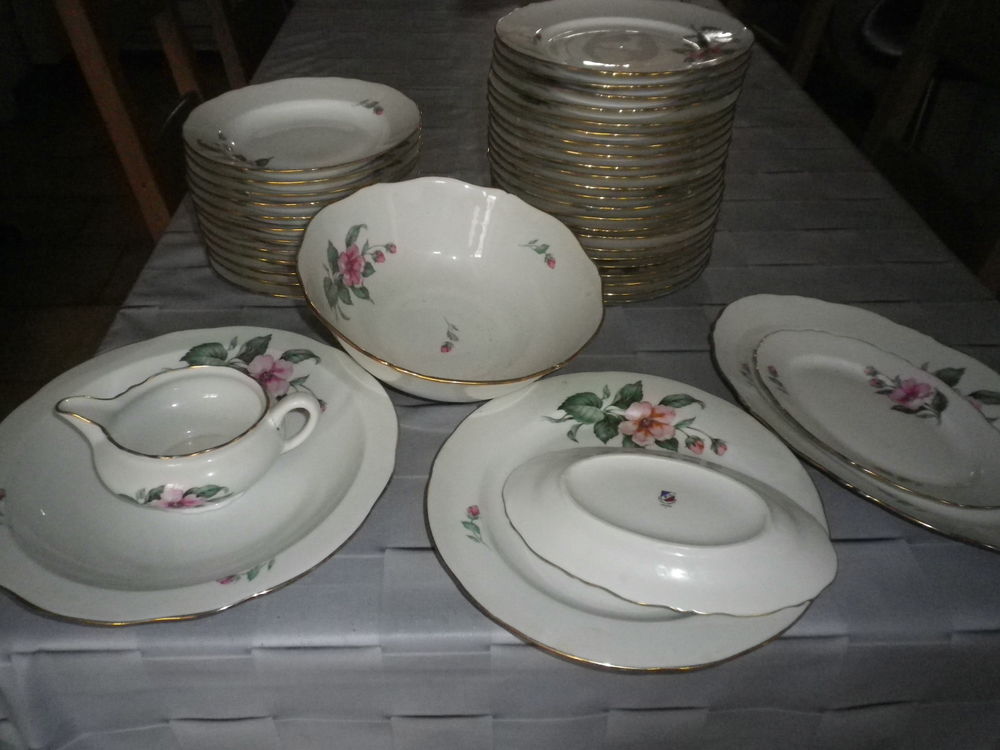 service 42 pi&eacute;ces porcelaine de Limoge Cuisine