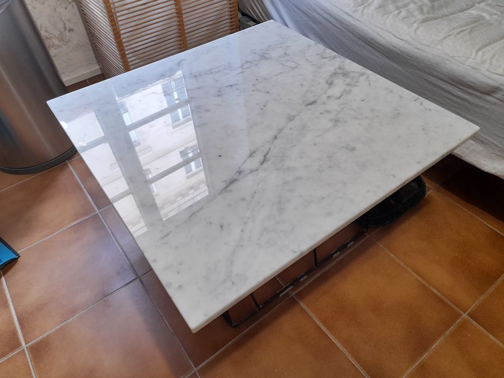Table basse carr&eacute;e en marbre blanc Meubles