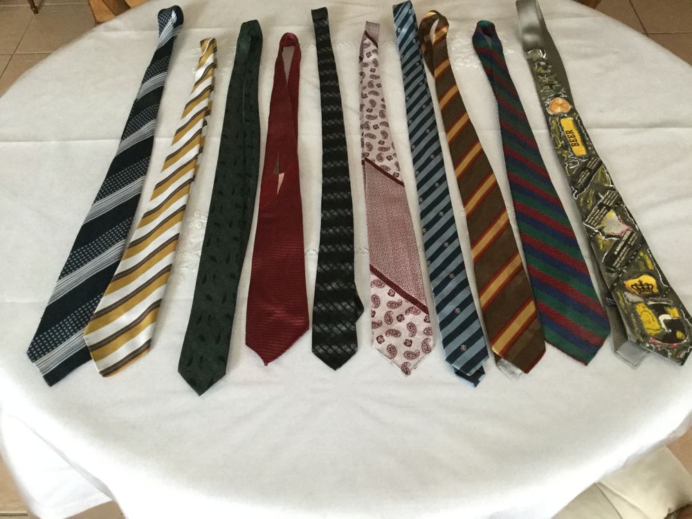 Lot de 10 cravates vintage Vêtements