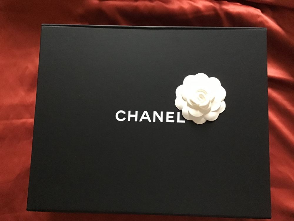 JOLIE BOITE A SAC CHANEL Maroquinerie