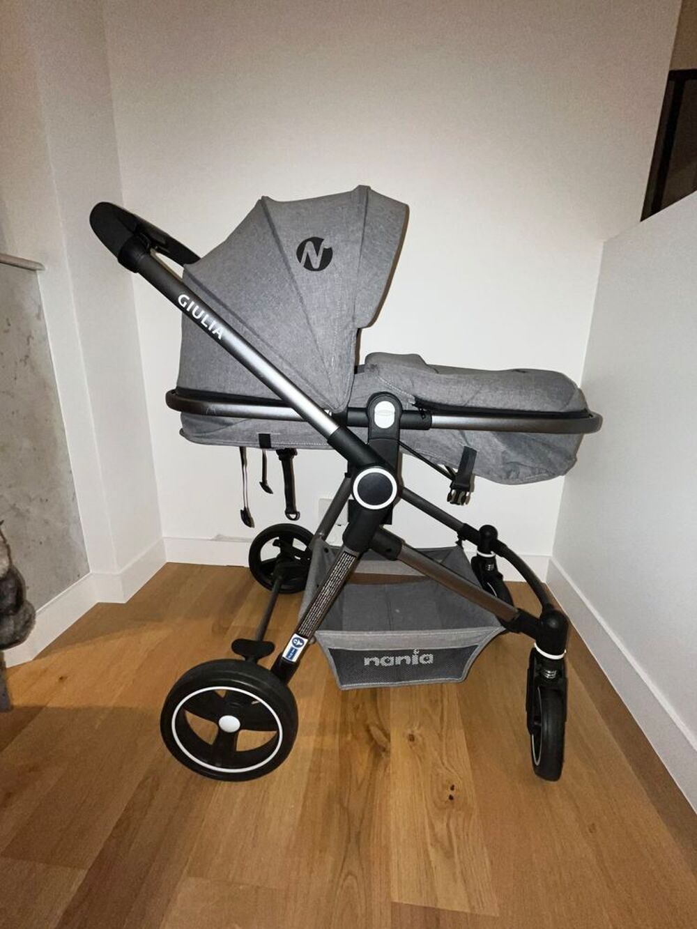 Poussette combin&eacute;e 3 en 1 NANIA GIULIA + Si&egrave;ge auto BEONE EV Mobilier enfants