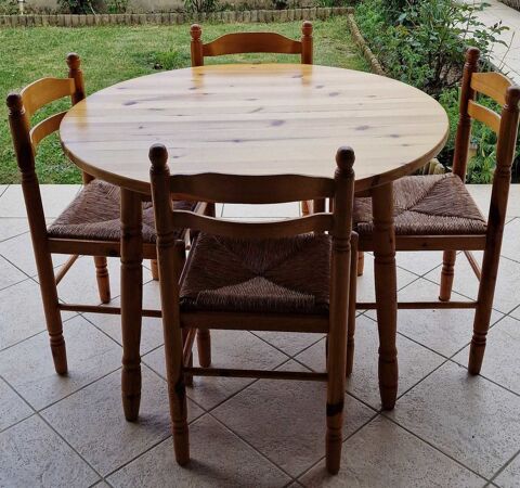 Table ronde en pin massif avec 4 chaises 120 Bergerac (24)