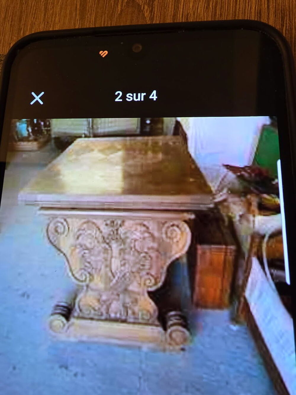 TABLE SCULPT&Eacute;E EN CH&Ecirc;NE Meubles