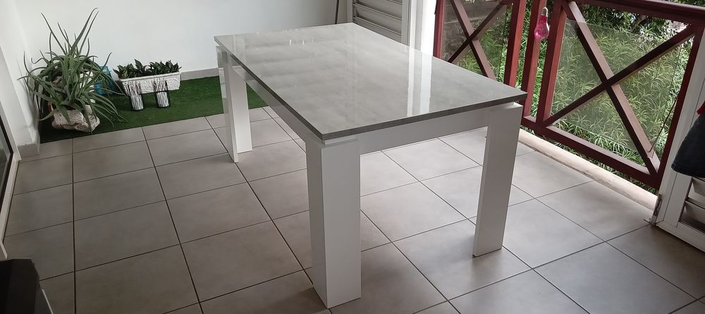 Table de salle &agrave; manger Meubles