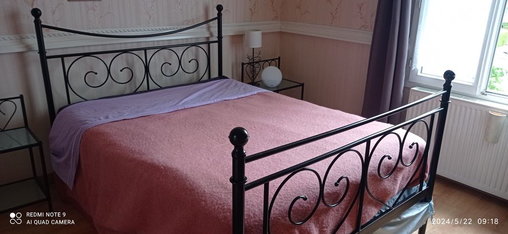 Cadre de lit en 140 et 2 tables de chevet Meubles