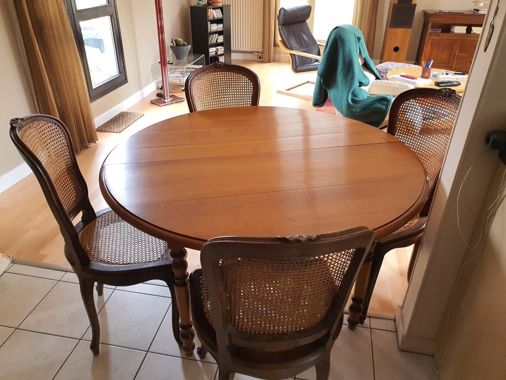 Table a 8 pieds en merisier Meubles