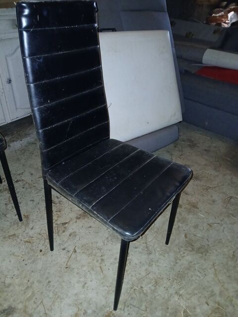 Lot de 3 chaises noires La Chapelle-du-Bois (72)