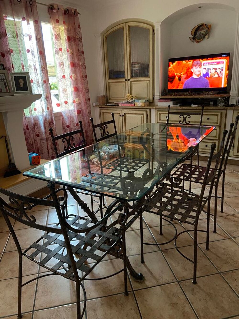 table &agrave; manger et 6 chaises Meubles