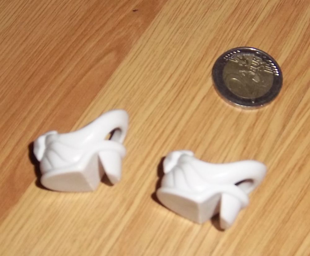 Nu-pieds blanc &agrave; talons poup&eacute;e Jeux / jouets