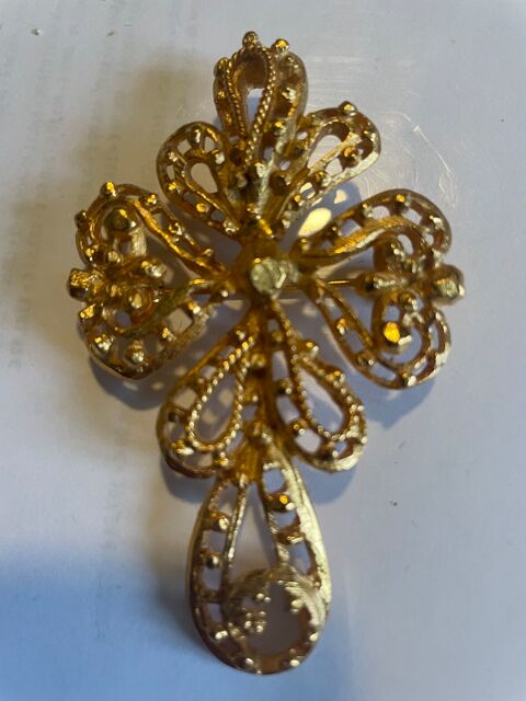 Broche Croix perl�e PM dor�e Christian LACROIX 220 Vigneux-sur-Seine (91)