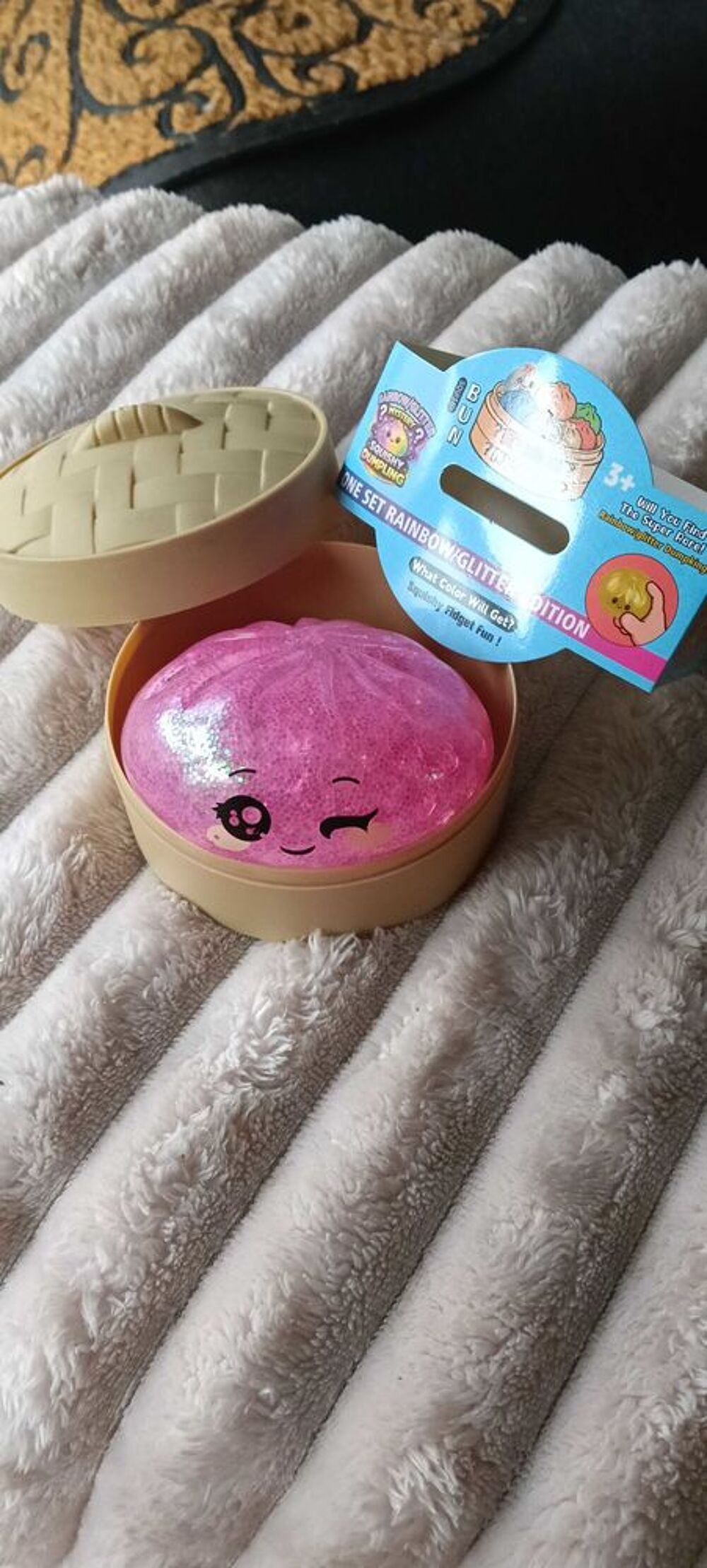 Squichy drumpling anti stress avec bo&icirc;te Jeux / jouets