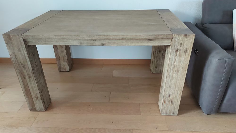 Superbe Table bois avec ses 4 chaises en parfait &eacute;tat Meubles