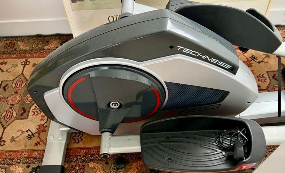 Vélo elliptique techness deals se 800