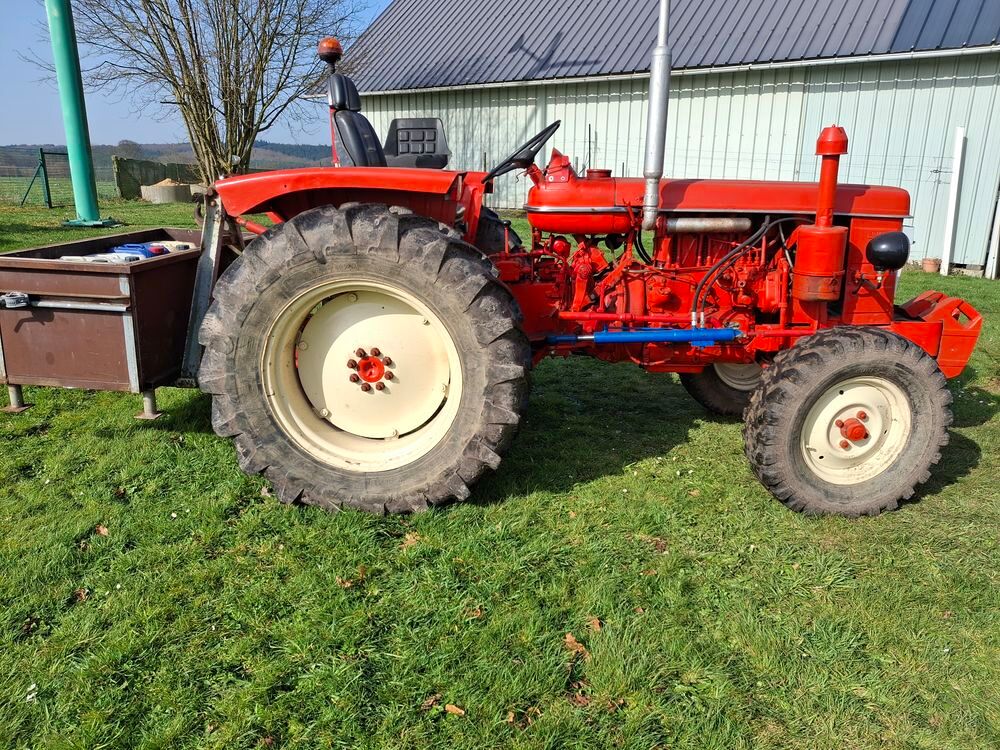   Tracteur Renault super 6 - Année  1966  