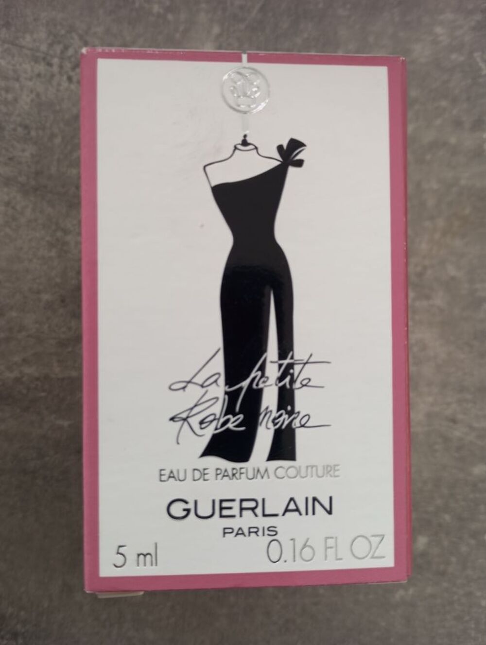 miniature de parfum la petite robe noire 