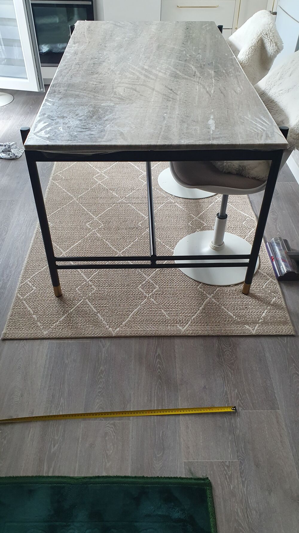 Table en marbre +4 chaises 
160&times;80 Meubles