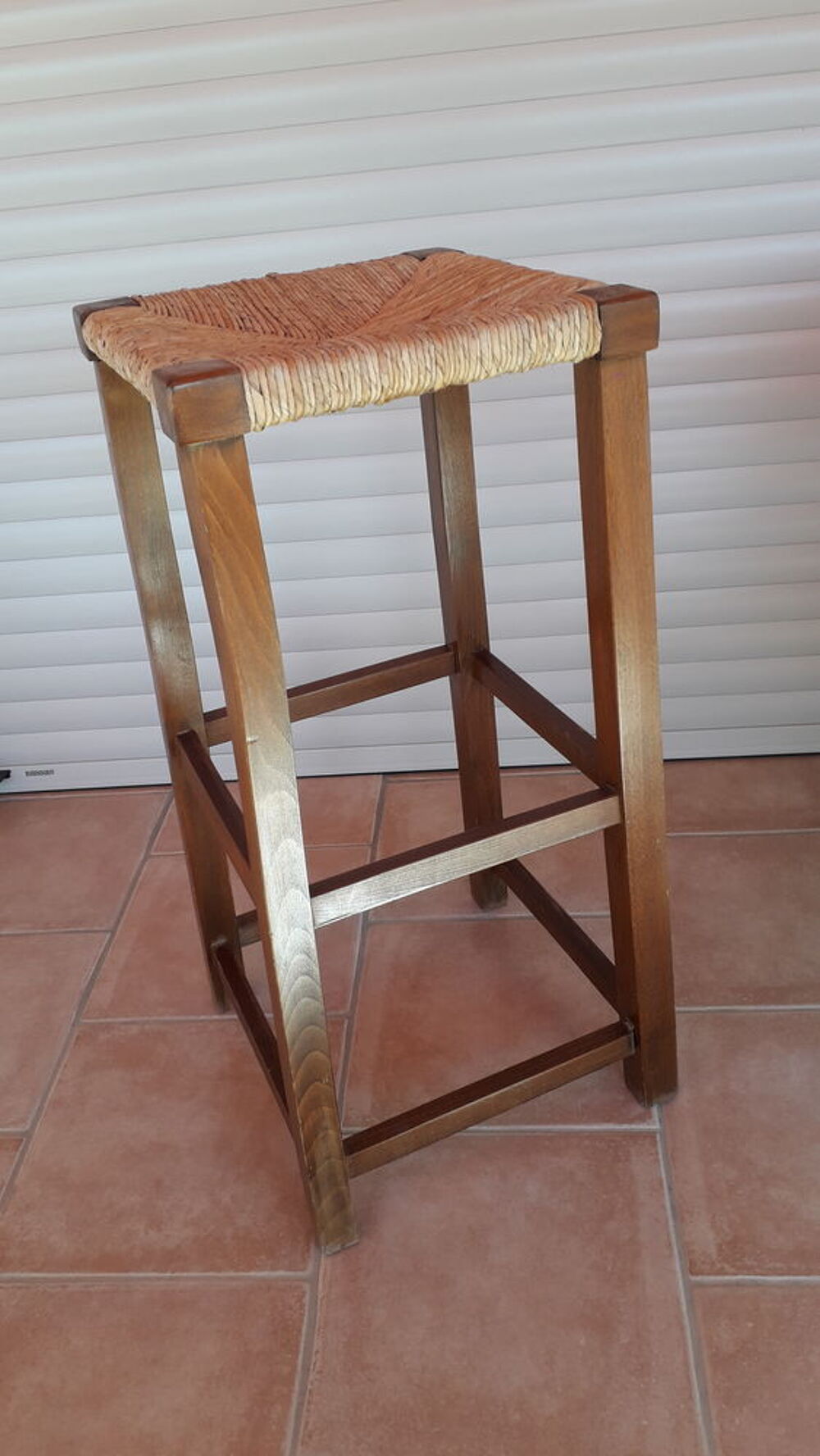 Tabouret haut en bois et paille
Meubles