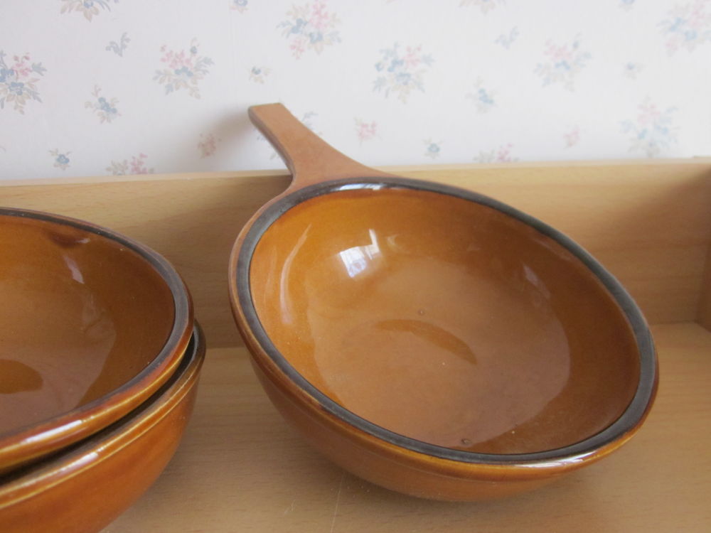 3 coupelles ou grands ramequins Cuisine