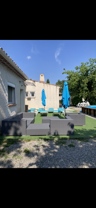  Villa à louer 6 pièces 200 m²