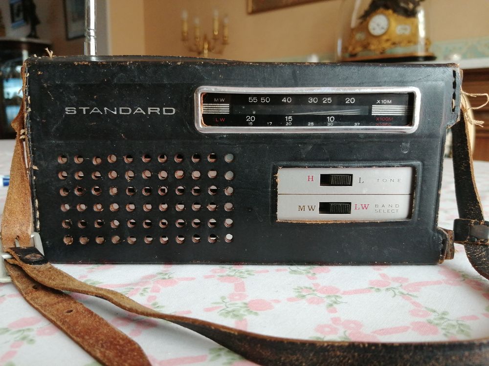 TRANSISTOR de 1965 WALTHAM (IRLANDAIS) avec HOUSSE CUIR 