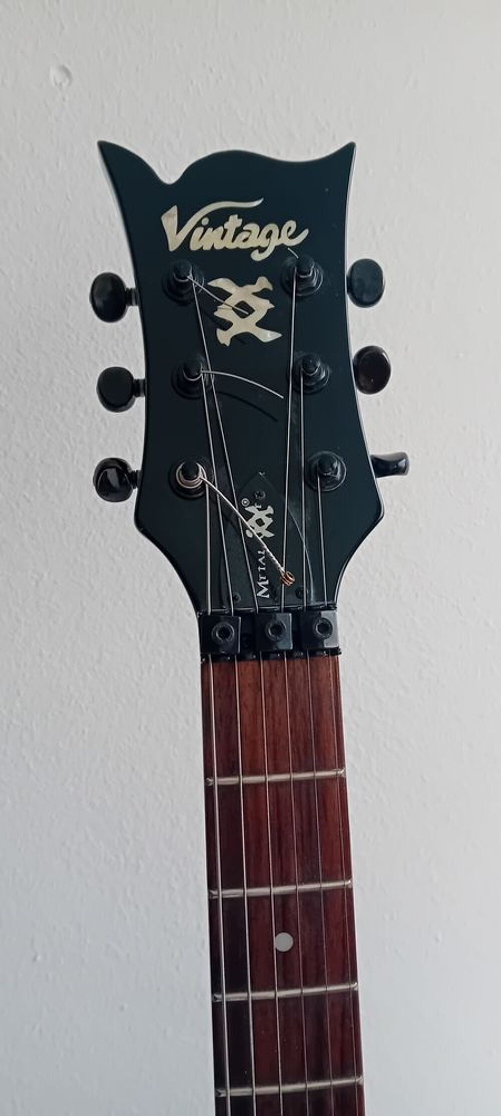Guitare &eacute;lectrique marque Vintage Metal Axe, vmx Instruments de musique