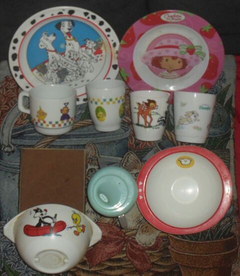 Lot de 9 articles pour petits enfants. 25 Montreuil (93)