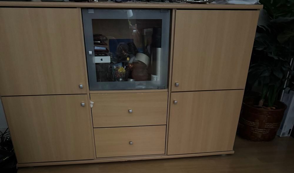 Buffet en bon &eacute;tat dimension :
L 132 cm H 84 cm P 44 cm
Meubles