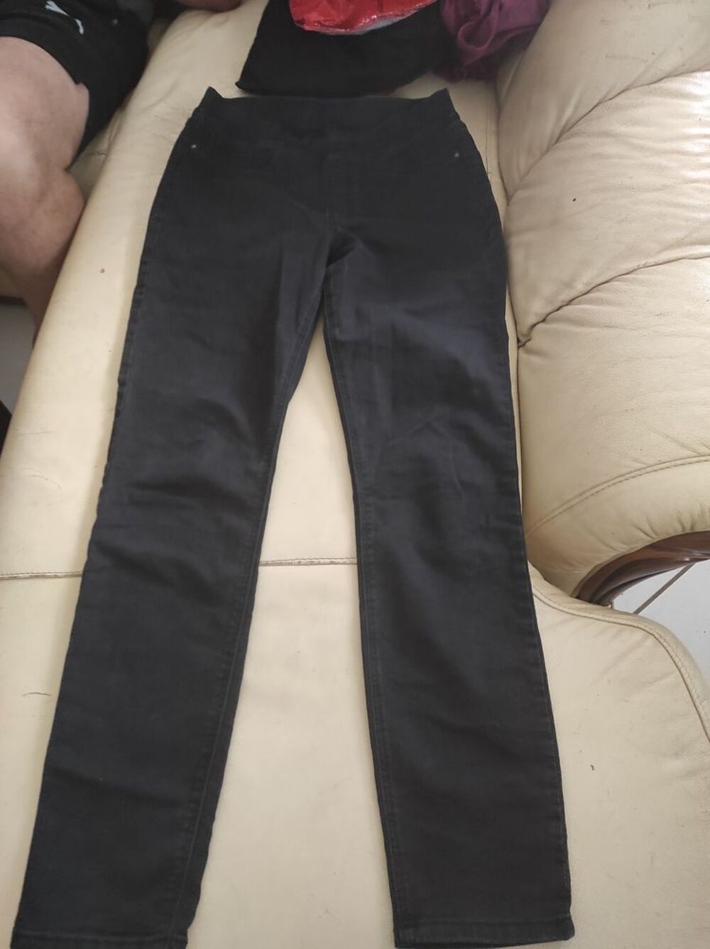 15€ deux jeans taille 44 Vêtements